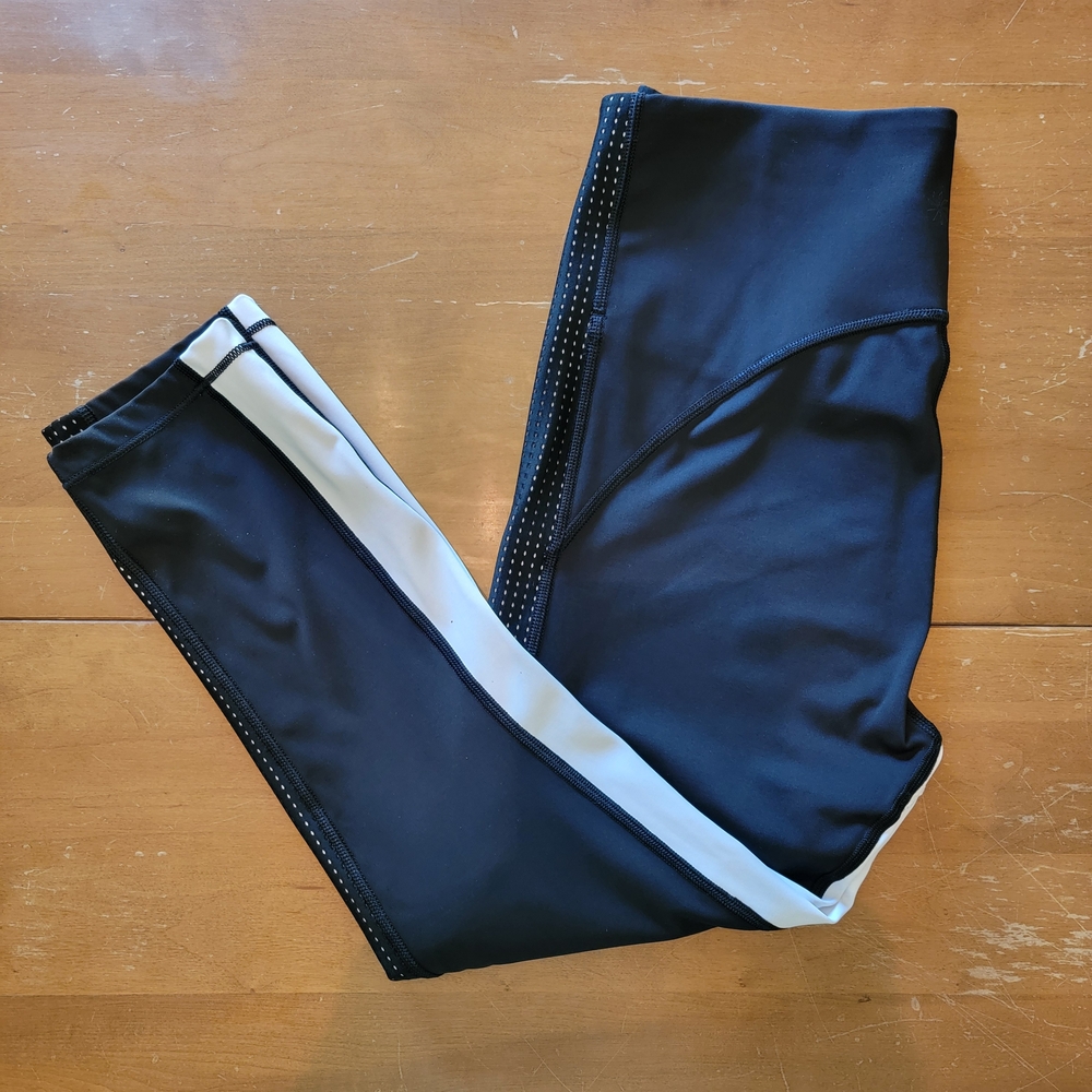 Athleta Hit It Mesh Capri Supportive Compression Moisture Wicking Leggings Sz M
